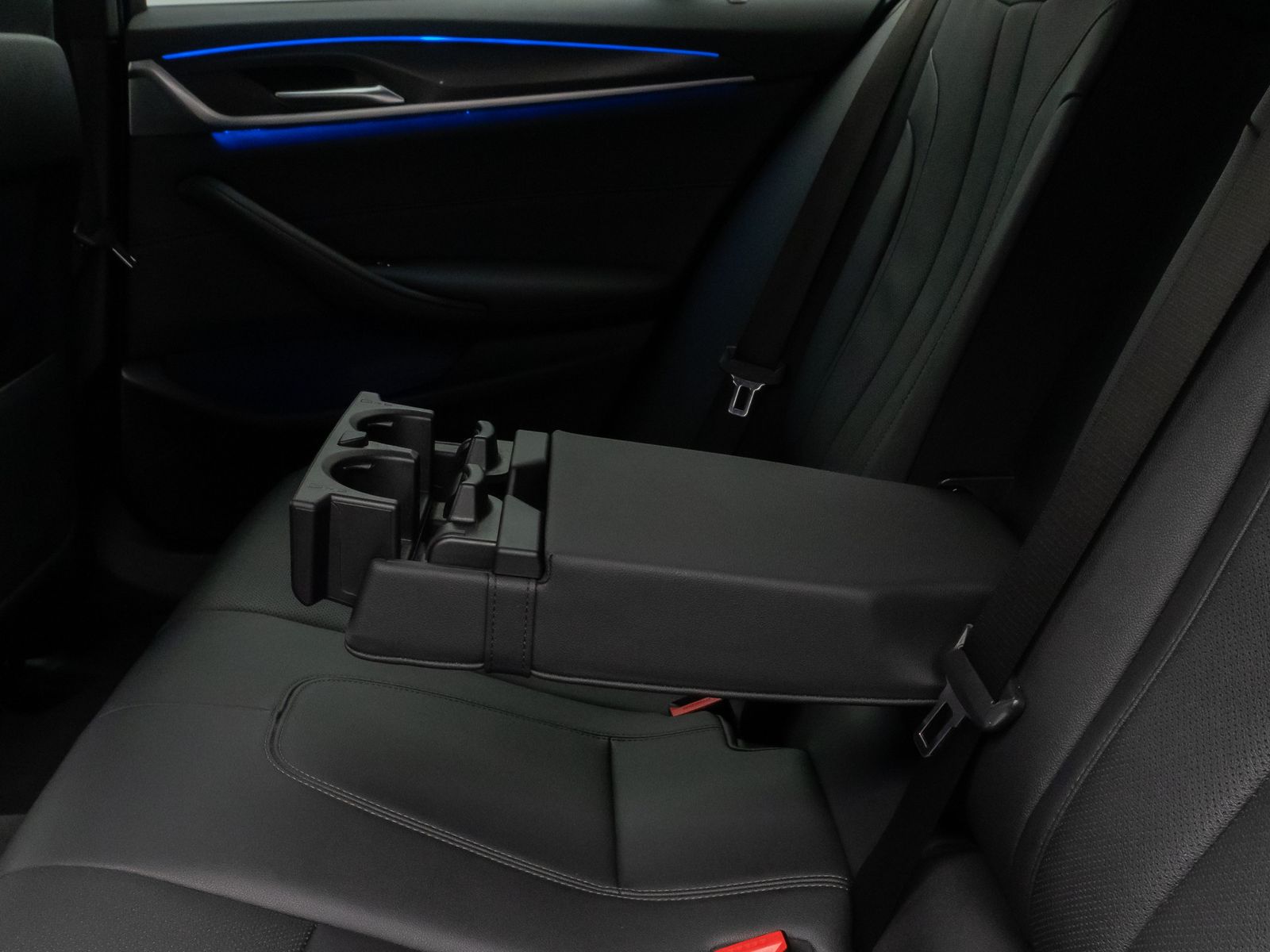 Fahrzeugabbildung BMW 530d M Sport Laser HUD DAB Komfort Alarm 18Zoll