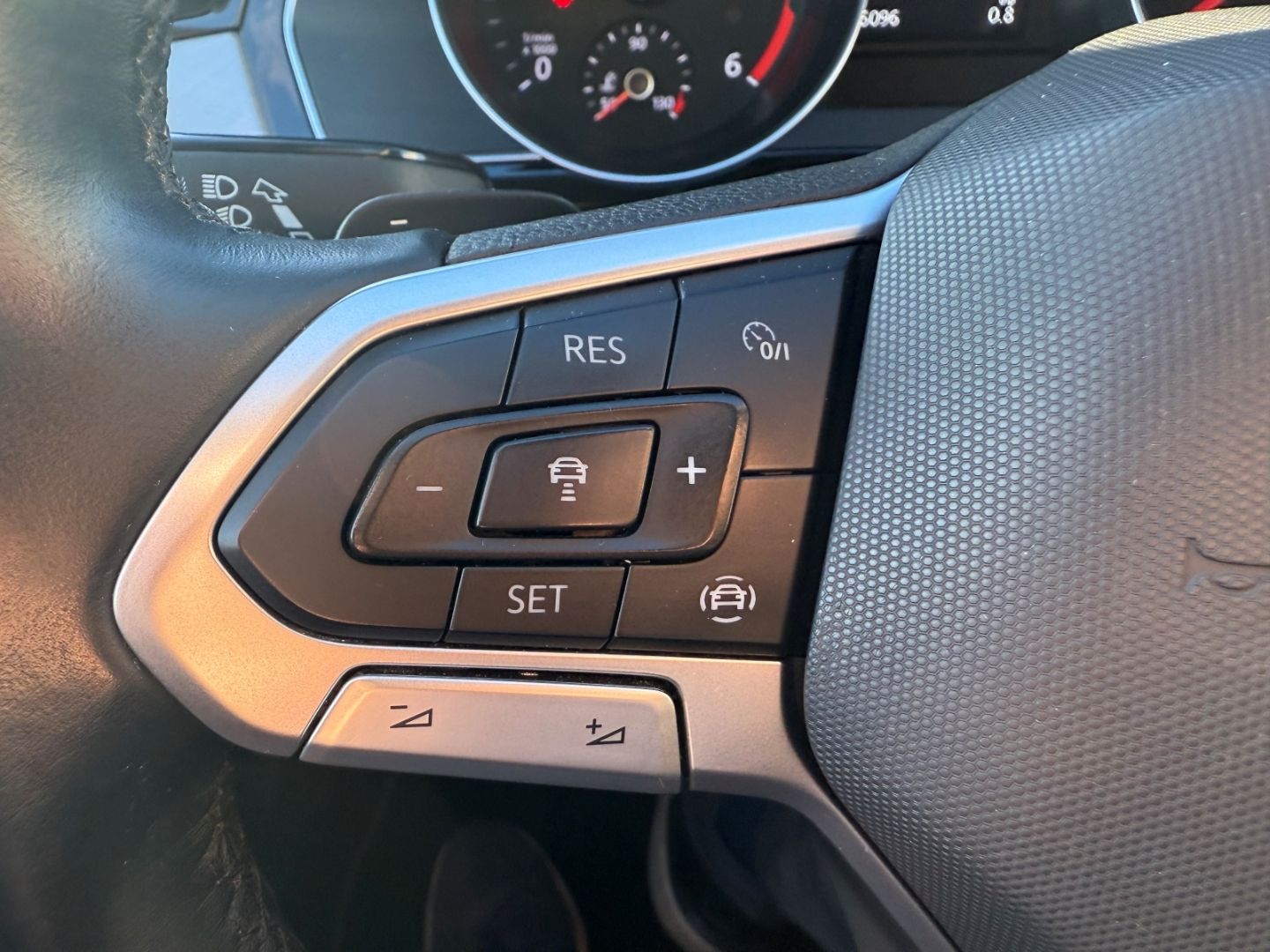 VW Passat Business AHK Navi LED ACC SHZ CarPlay And - Image 16