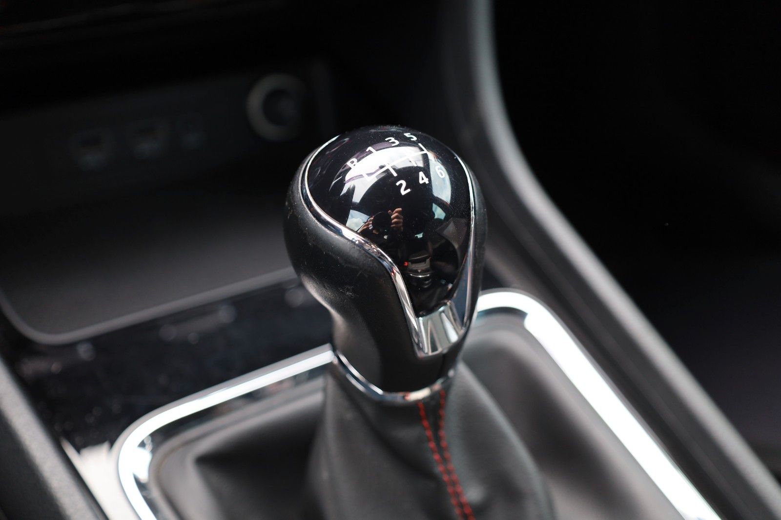 Fahrzeugabbildung SEAT Ateca FR 1,5 TSI *Navi *SHZ *Winterräder