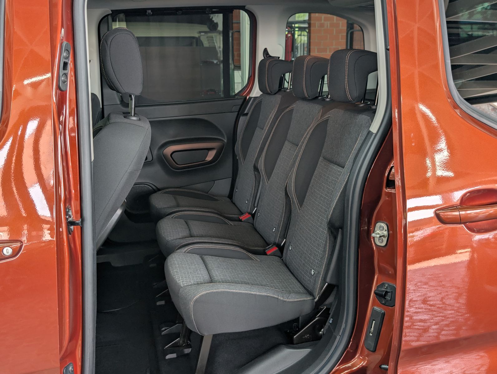 Fahrzeugabbildung Peugeot Rifter GT N1 L1 PANO XENON APP TEMP KAM ALU 17"