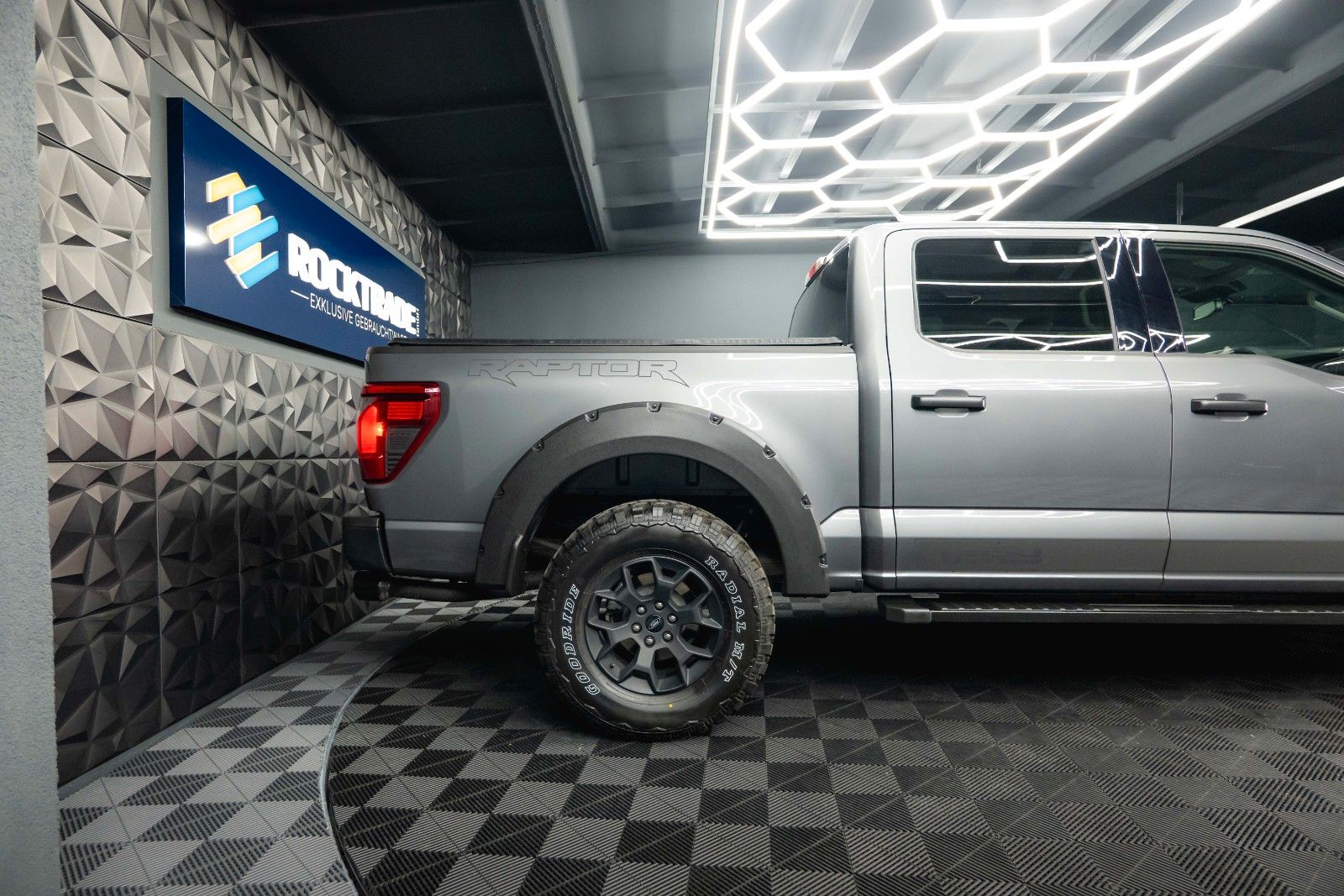 Fahrzeugabbildung Ford F150 5.0L V8 4x4 Offroad SuperCrew RAPTOR 19%