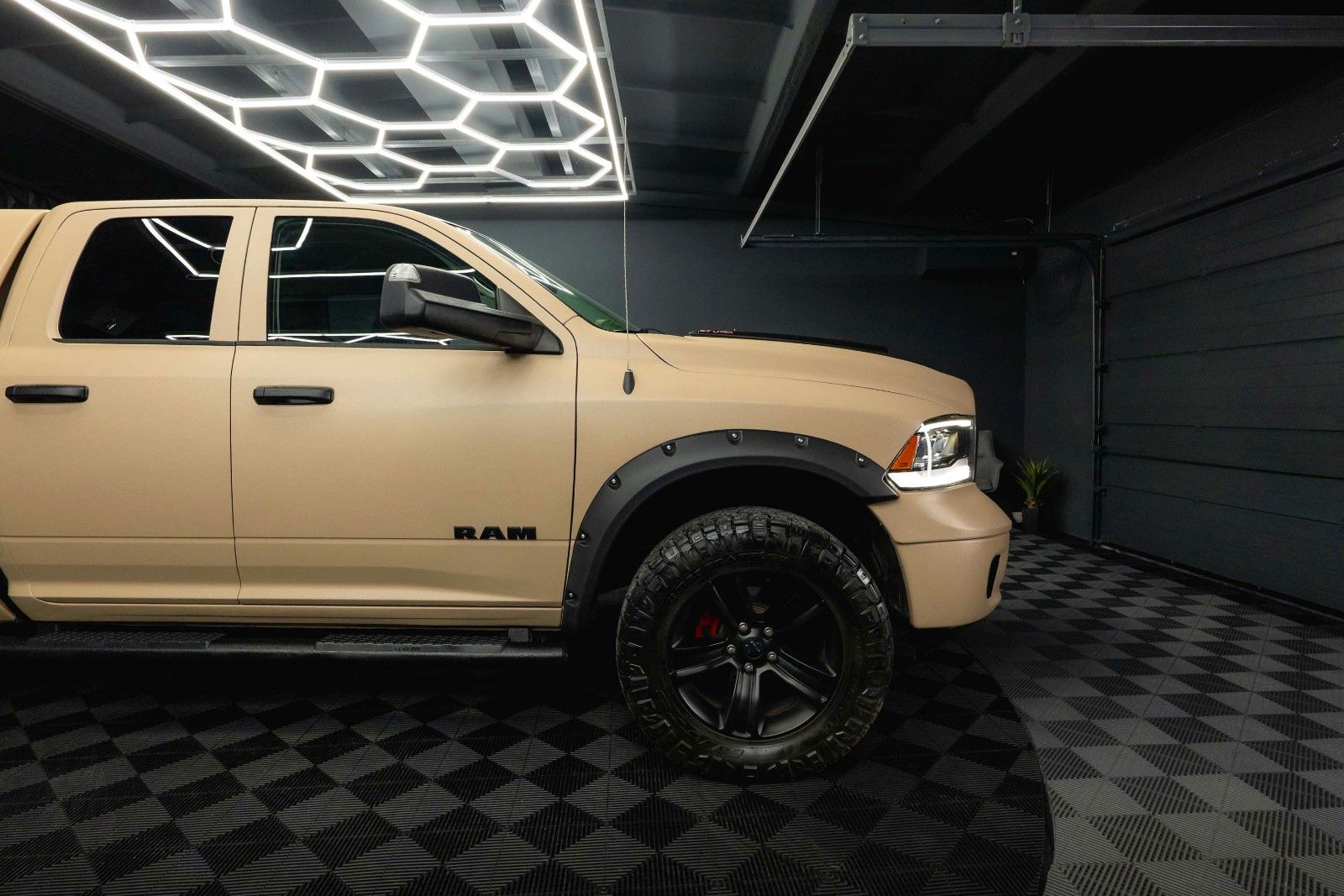 Fahrzeugabbildung Dodge RAM 5.7 V8 HEMI 4x4 RAPTOR LONGBED HARDTOP LED