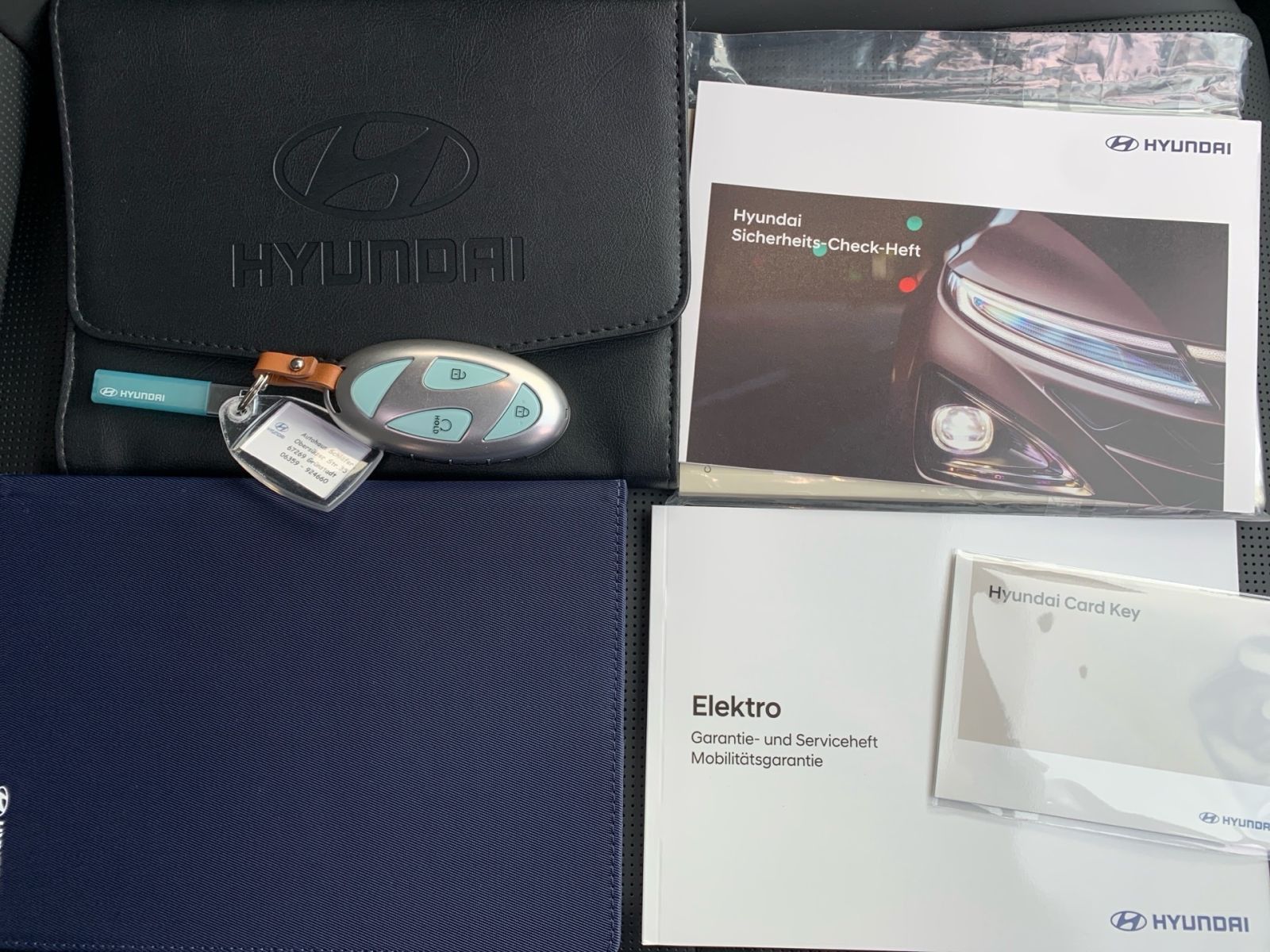 Fahrzeugabbildung Hyundai IONIQ 9 Uniq Elektro 110 kWh 4WD 7-Sitzer