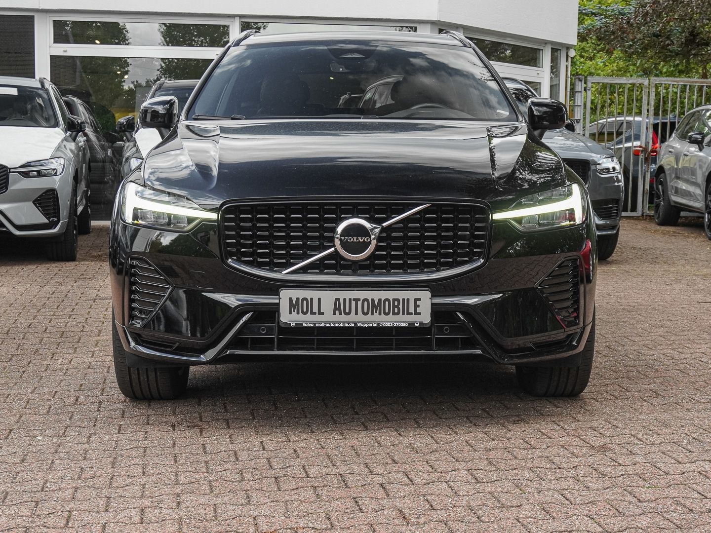 Volvo XC60 R Design AWD AHK Navi Leder Digitales Cockp foto 3