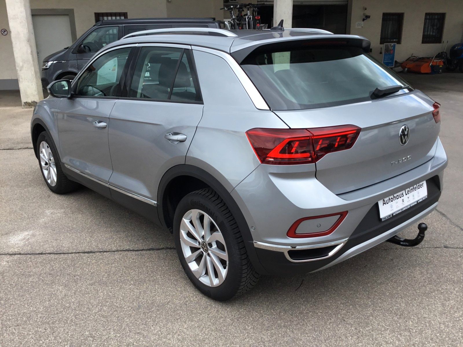 Fahrzeugabbildung Volkswagen T-Roc 1.5 TSI DSG Style+AHK+MatrixLED+ACC+Pano