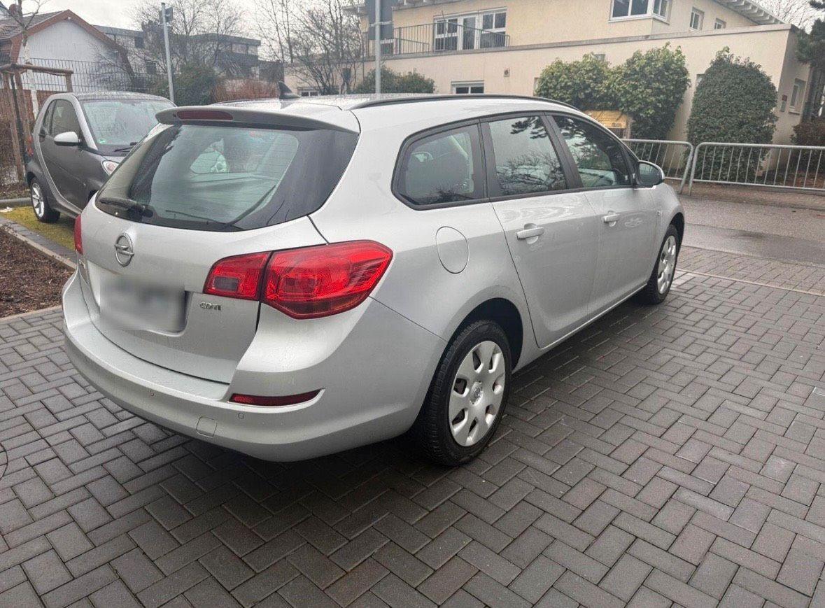 Opel Astra 2012 — engine 110 HP (81kW)