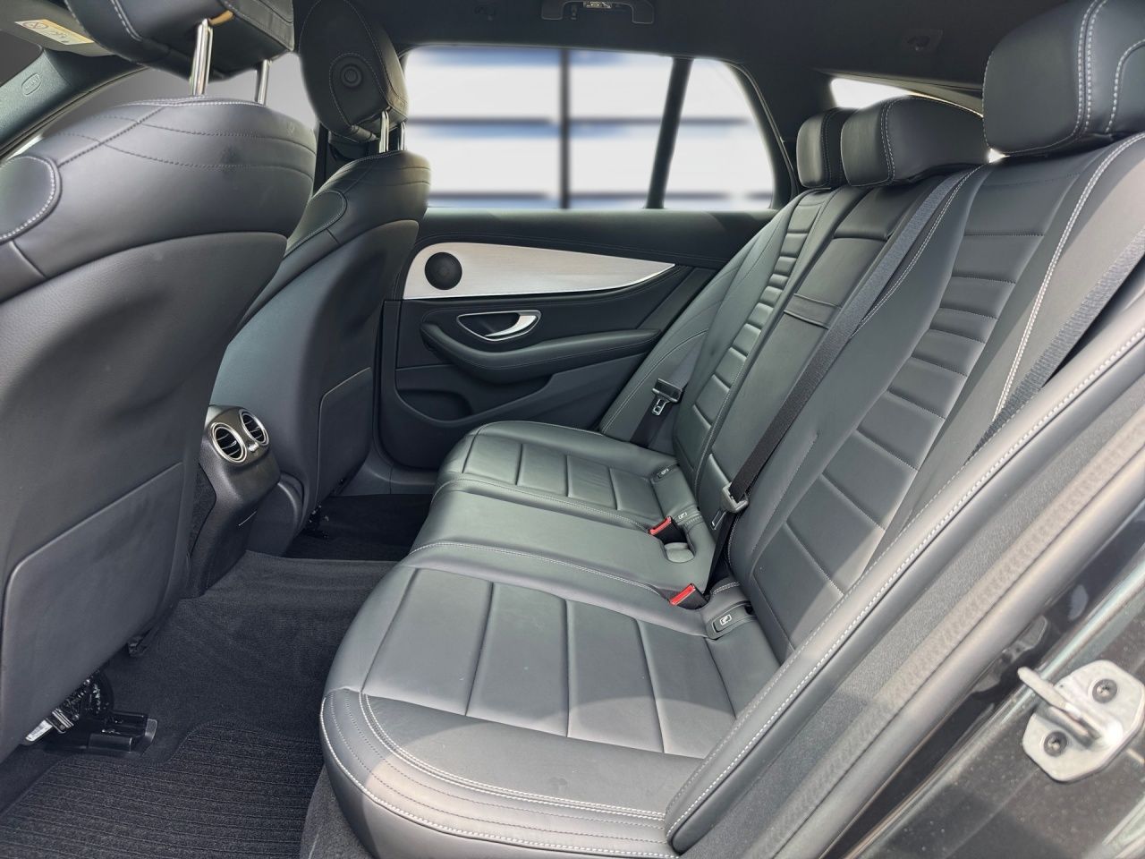 Fahrzeugabbildung Mercedes-Benz E 200 d T AMG+NIGHT+AMBIENTE+CARPLAY+EL.HECKKL++