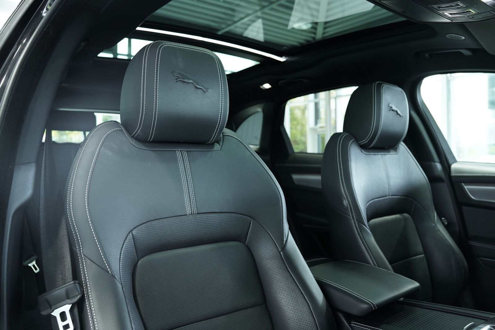 Jaguar F Pace