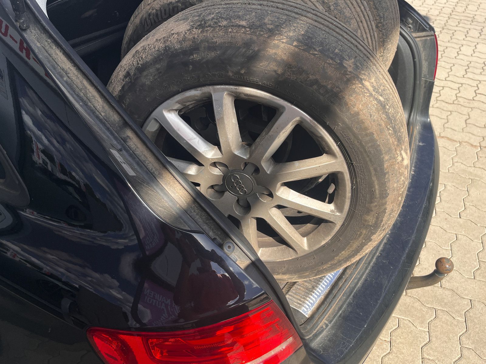 Fahrzeugabbildung Audi A4 Avant Attraction