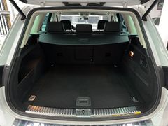 Fahrzeugabbildung Volkswagen Touareg 3.0 TDI Terrain Tech 4Motion R-Line