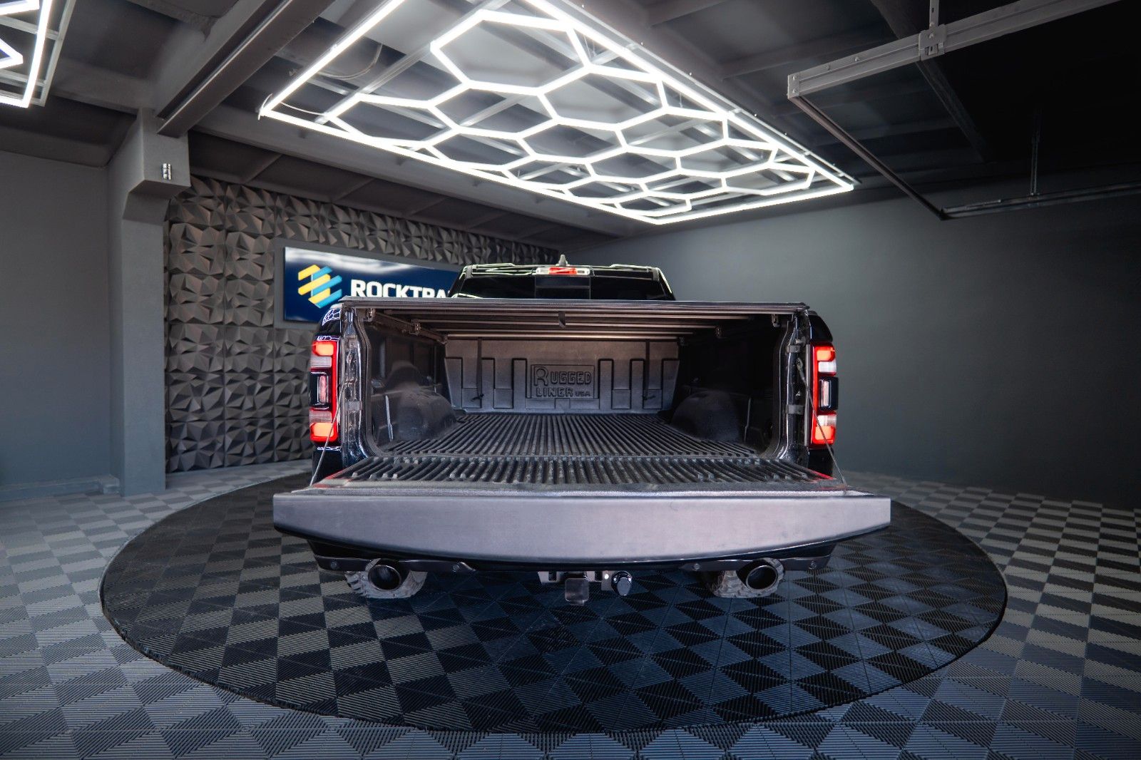 Fahrzeugabbildung Dodge RAM 5.7 V8 HEMI 4x4 Night LARAMIE LONGBED 19%