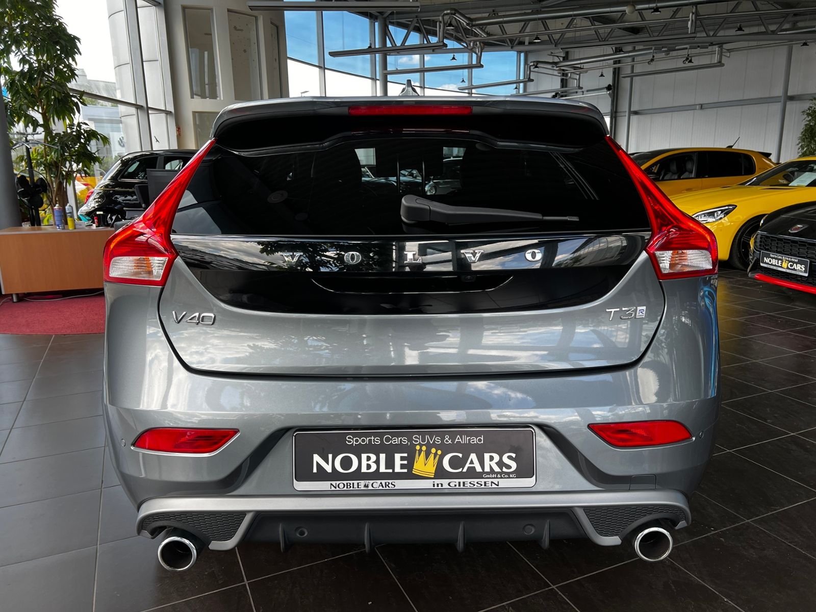 Fahrzeugabbildung Volvo V40 T3 R-Design RFK LED NAVI