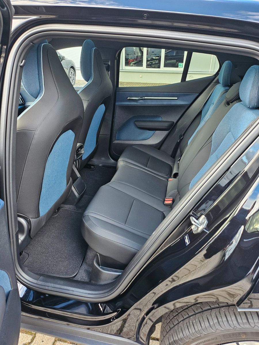 Fahrzeugabbildung Volvo EX30 Ultra 2WD Pure Electric inkl. Winterr.