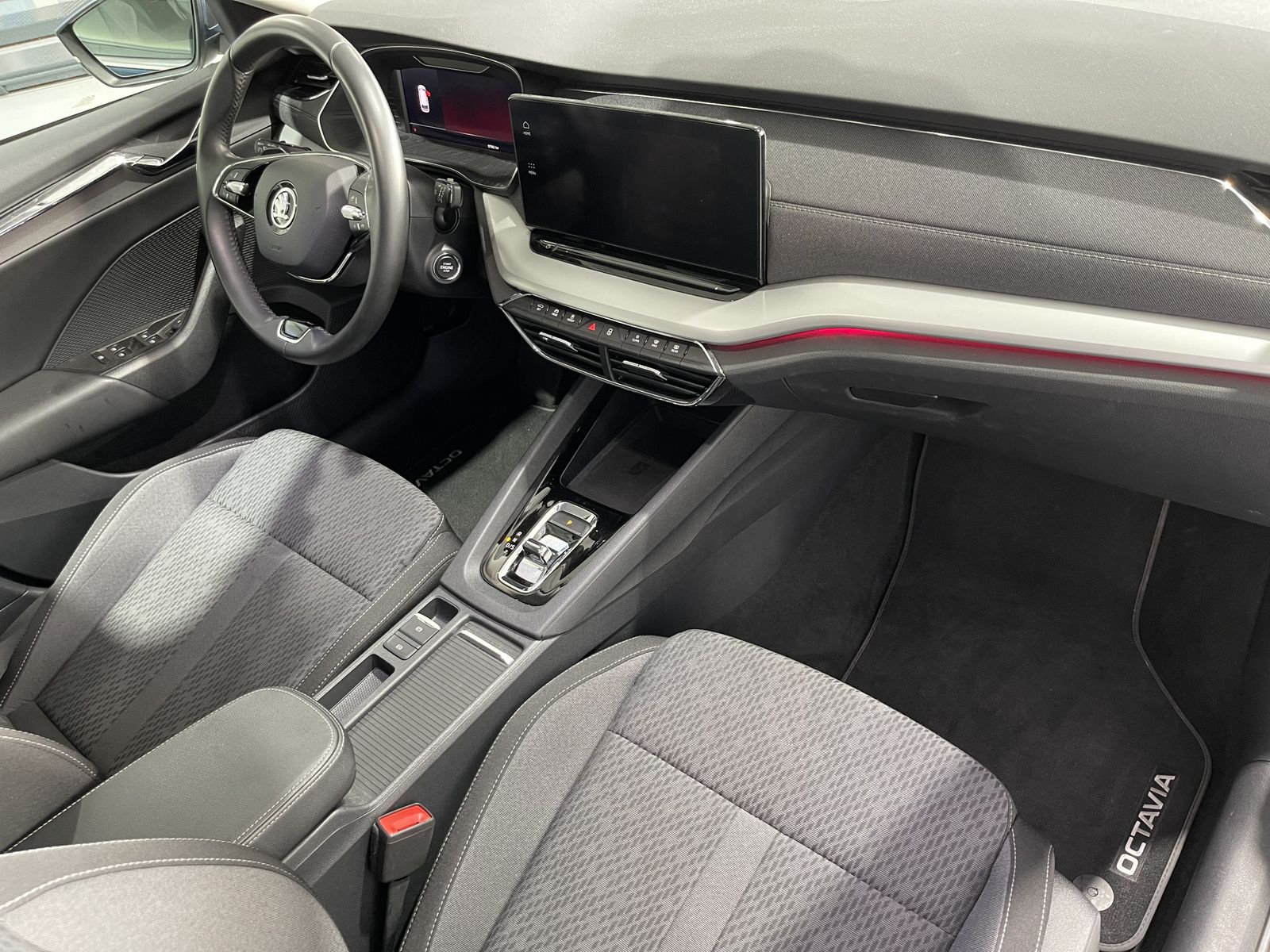 Fahrzeugabbildung SKODA Octavia Style 2.0 TDI*LED*Cam*SHZ*PDC*ACC*HUD*