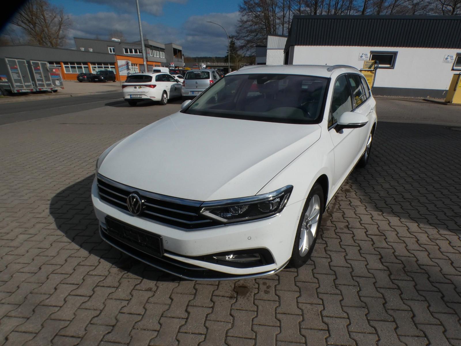 Volkswagen Passat Variant Elegance 2.0TDI DSG Navi AHK ACC