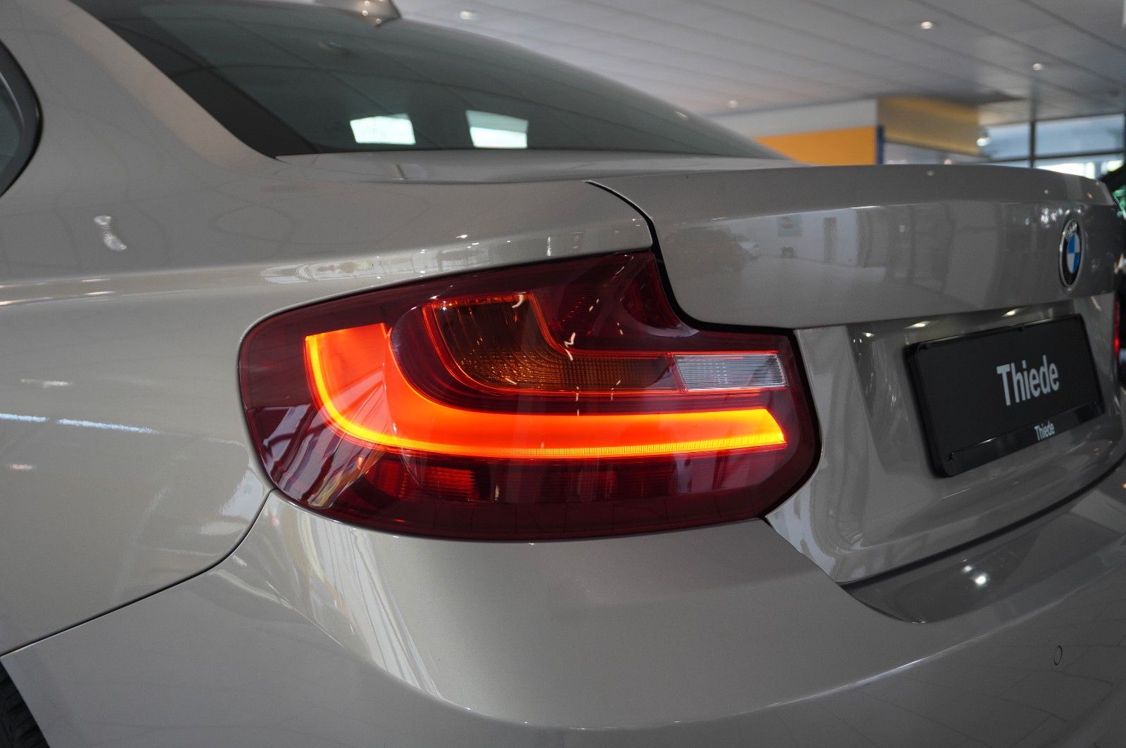 Fahrzeugabbildung BMW 220i COUPE SPORT LEDER/SHZ/PDC/USB/SCHIEBEDACH
