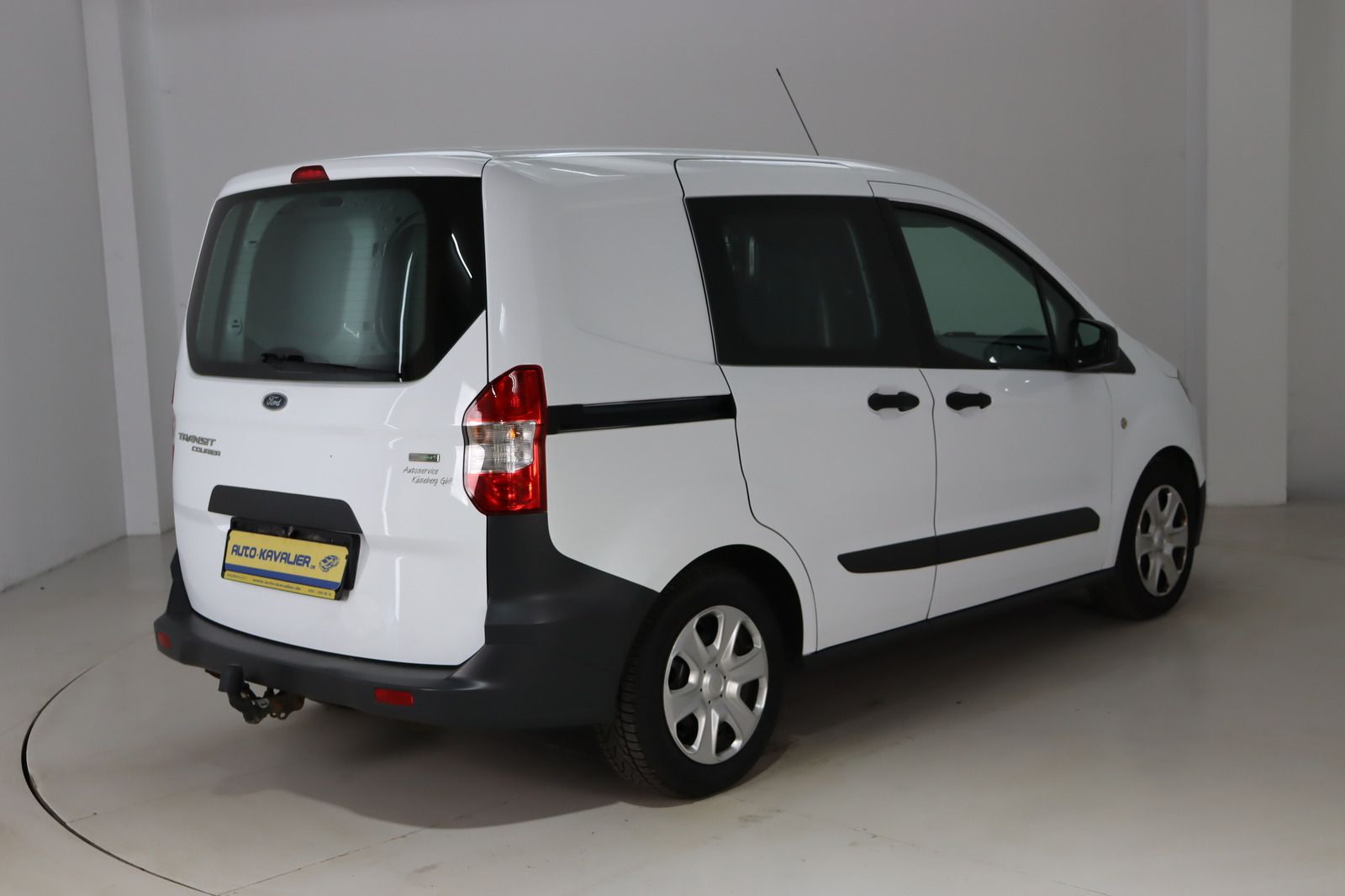 Fahrzeugabbildung Ford Transit Courier AHK * HU/AU bis 08.2027 * 1.Hand