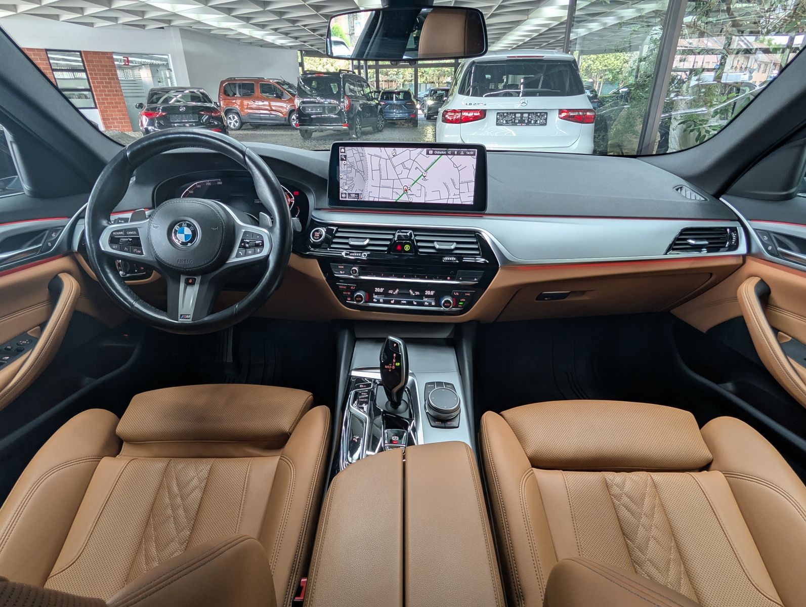 Fahrzeugabbildung BMW 520d M Sport MHEV LEDER HUD AMBI LED APP 4xSHZ