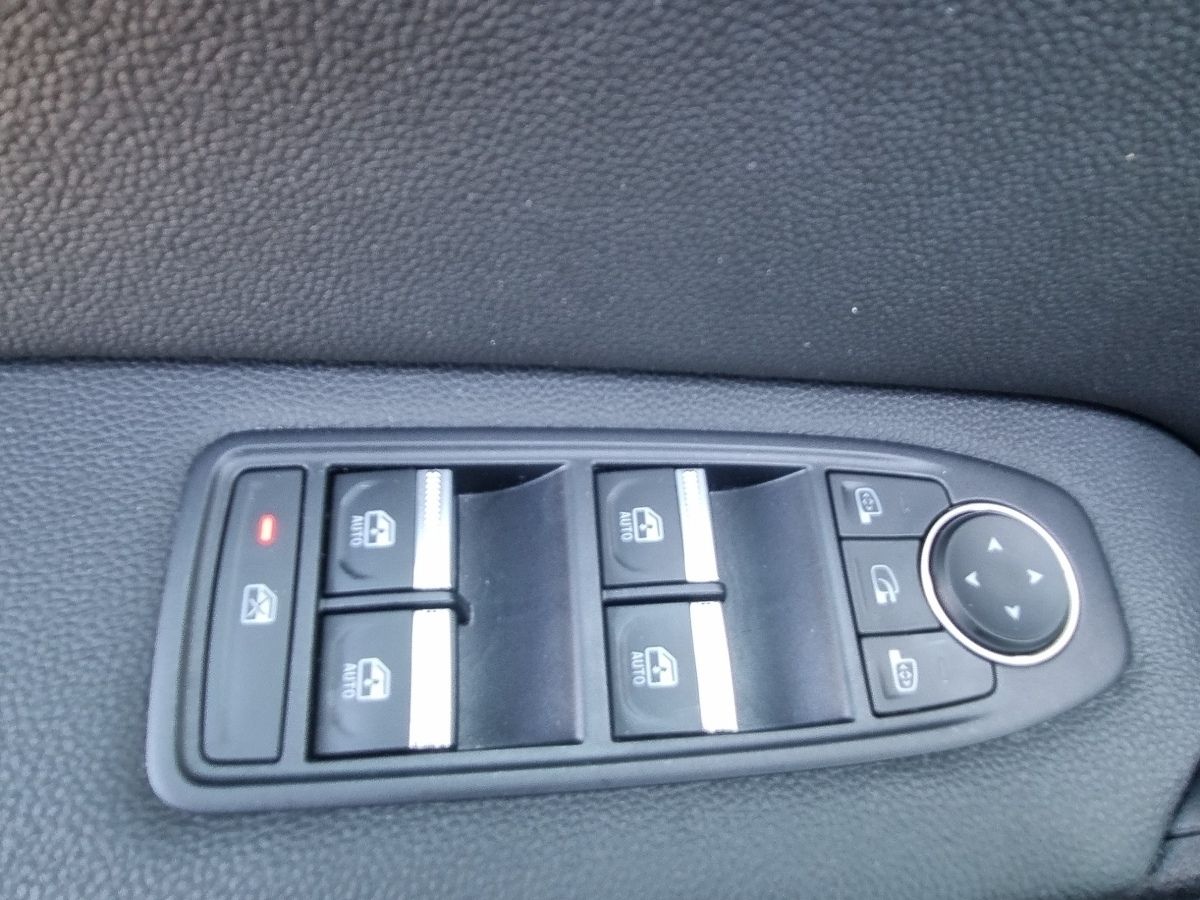 Fahrzeugabbildung Renault Captur INTENS E-TECH Plug-In 160