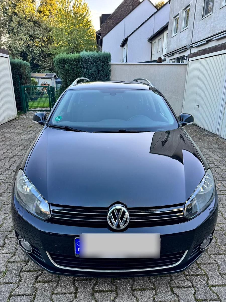 Volkswagen Golf 2012 — interior