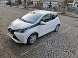 Toyota Aygo (X) 1,0-l-VVT-i x-play x-shift x-play - Toyota Aygo (X): Von Privat
