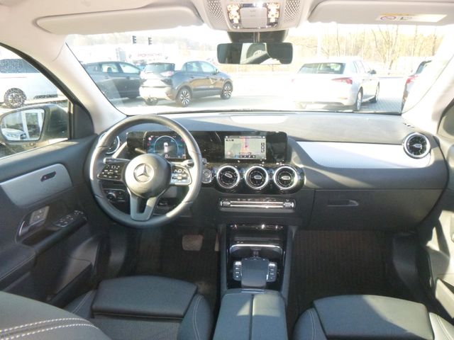 Fahrzeugabbildung Mercedes-Benz GLA 200 >AUT/LED/NAV/SHZ/Teilleder<