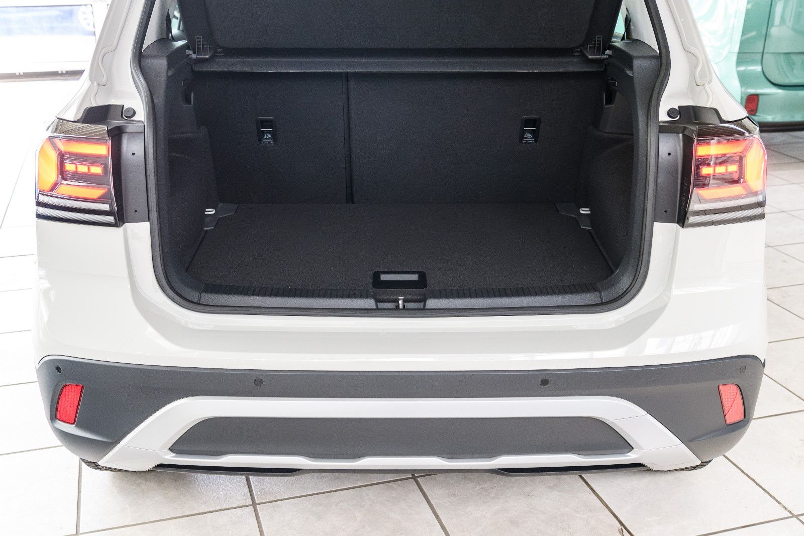Fahrzeugabbildung Volkswagen T-Cross Life 1.0 TSI LED+KAMERA+NAVI+ACC+5 J.GAR