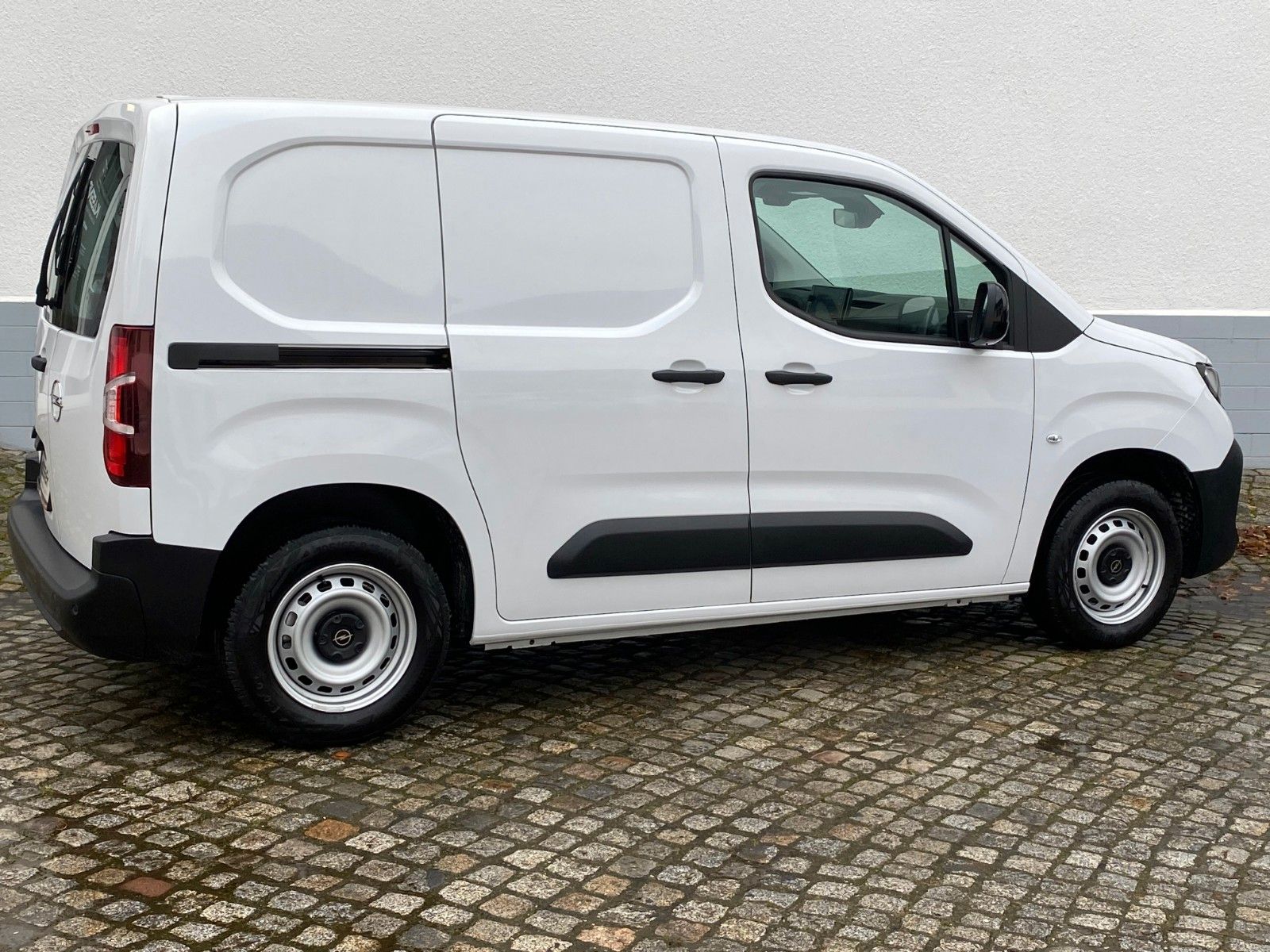 Fahrzeugabbildung Opel Combo Cargo 1,5D *SHZ *PDC *Klima *DAB +Freispe.