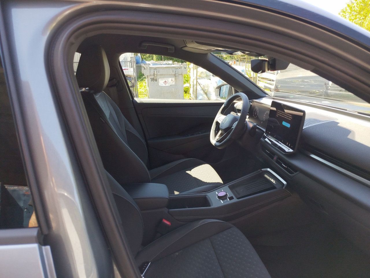 Fahrzeugabbildung Volkswagen T-ROC R-Line NF 1.5 B 110eTSID7F, AHK schwenkbar
