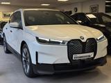 BMW iX xDrive40 Vollleder Laserlicht Head-Up 360 R21 - weiße BMW iX