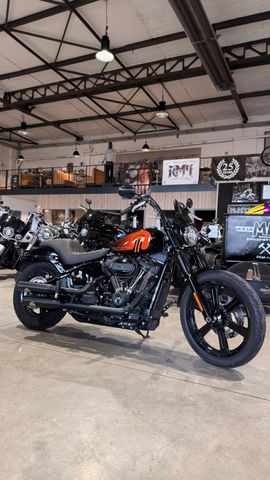 Harley-Davidson Street Bob Umbau / J&H