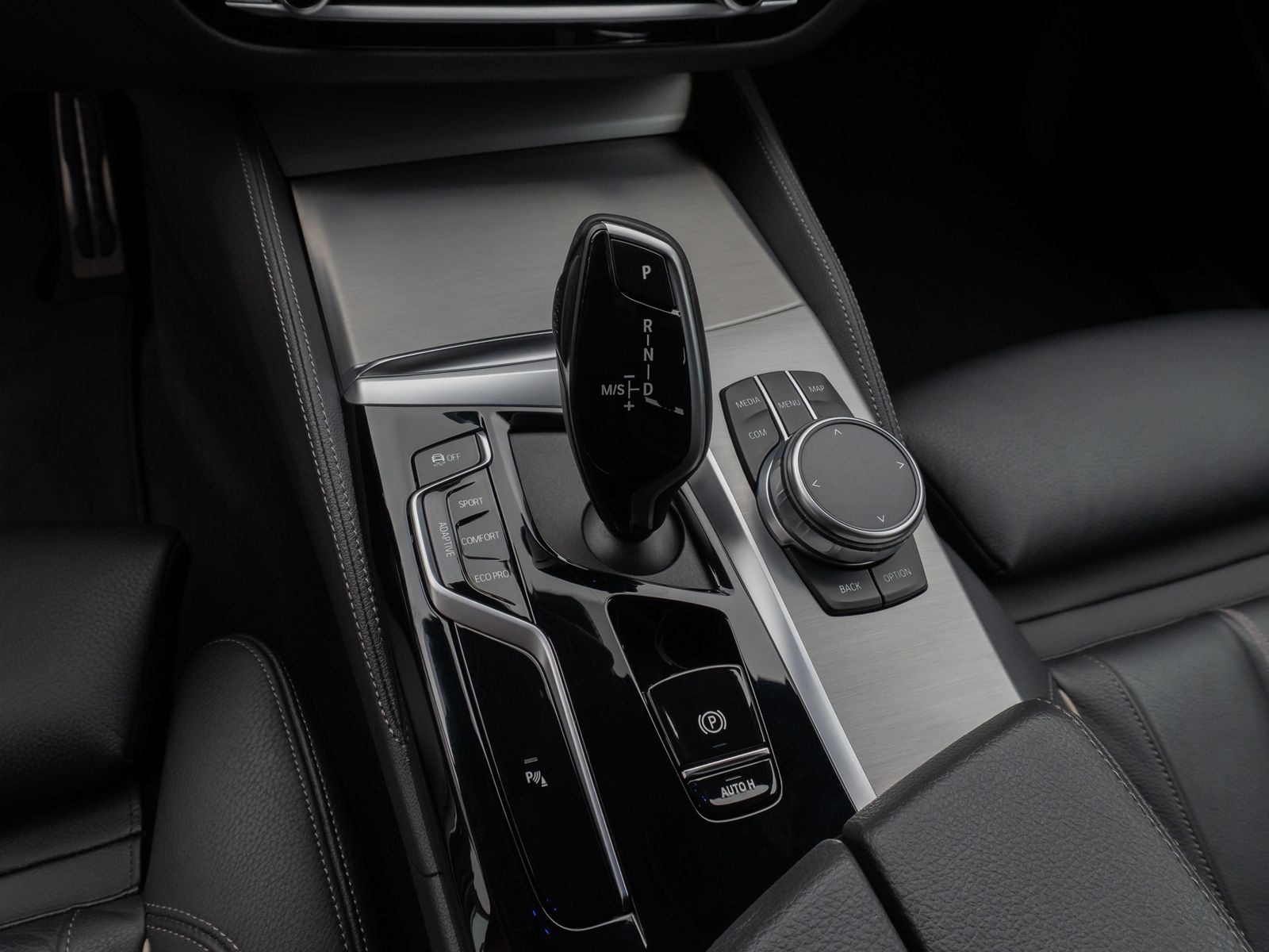 Fahrzeugabbildung BMW 530d xD M Sport Laser Kamera HUD DAB H/K Komfort