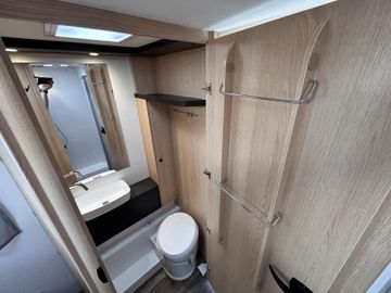 Sunlight Adventure T 69LC 8G Combi 6E SAT TV Heckstützen