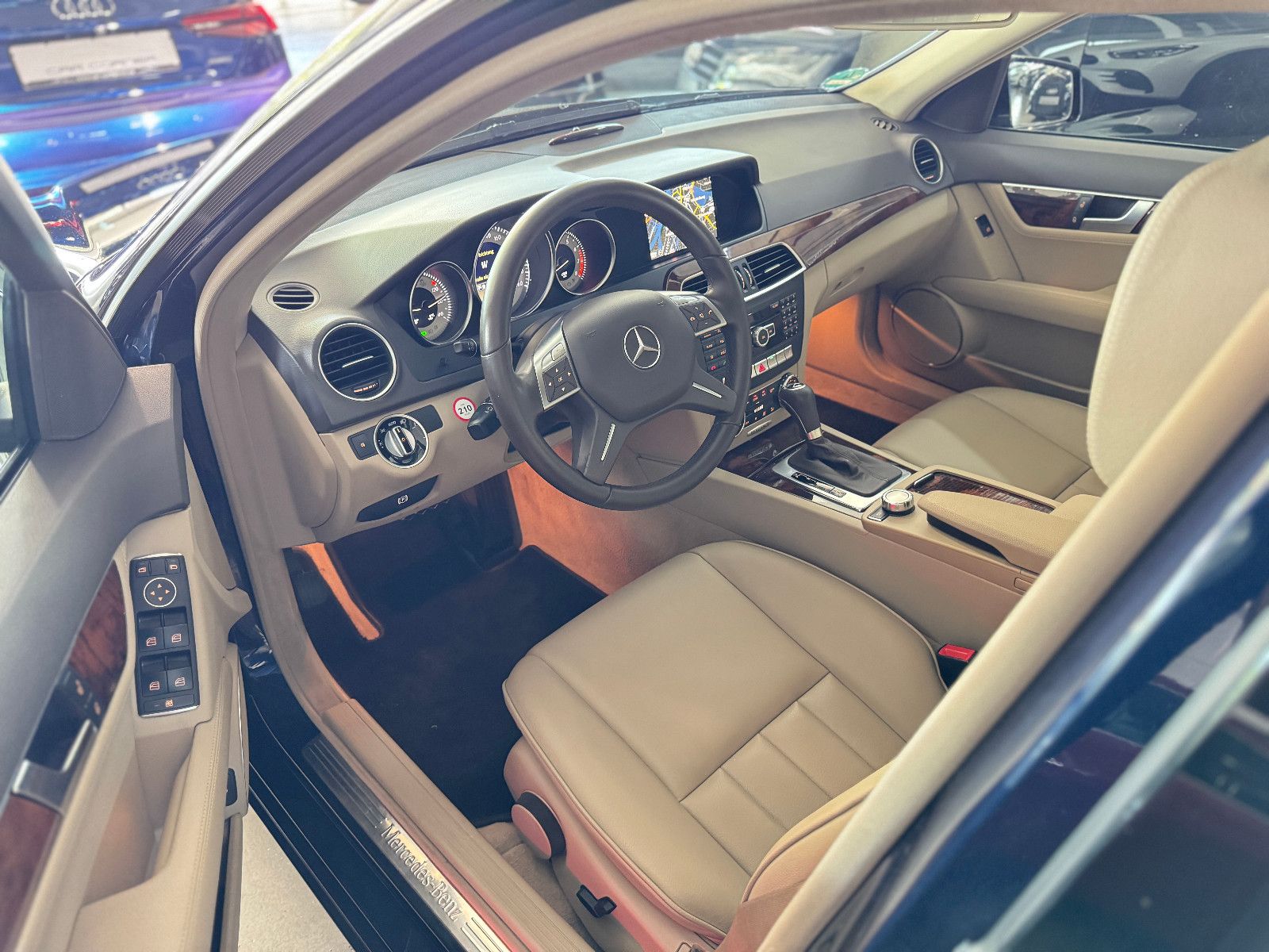 Fahrzeugabbildung Mercedes-Benz C 250 CGI BE 7GT ELEGANCE COMAND ILS KAMERA 1.VB