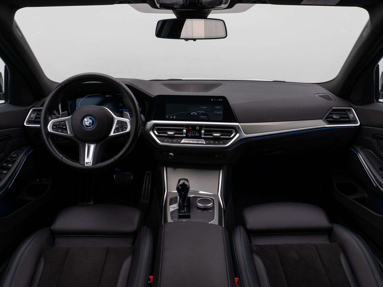 Fahrzeugabbildung BMW 330e M Sport Kamera Laser HUD HiFi AHK Stop&Go