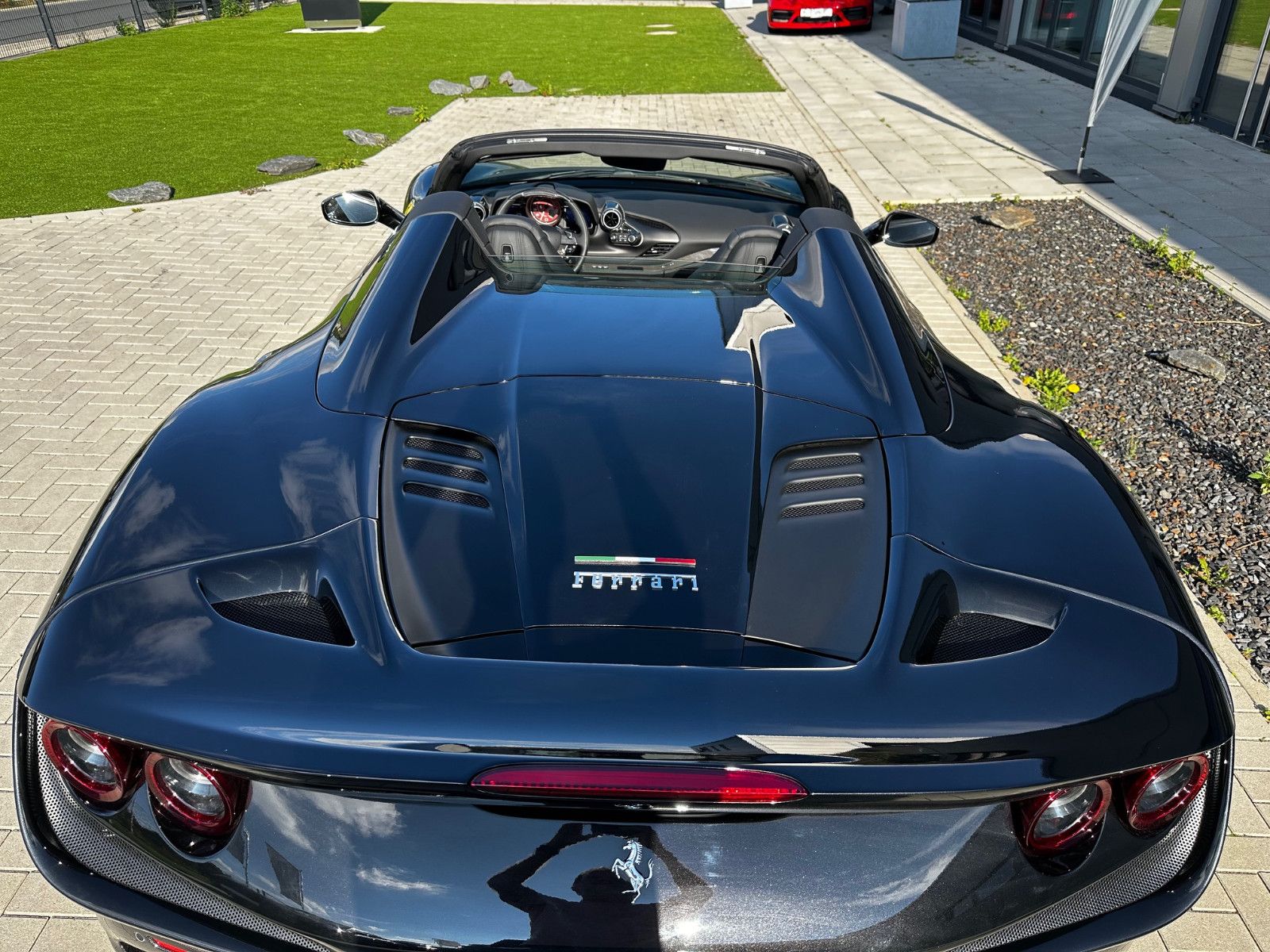 Fahrzeugabbildung Ferrari F8 Spider-Carbon-Lift-JBL-Kamera-AFS-ADAS