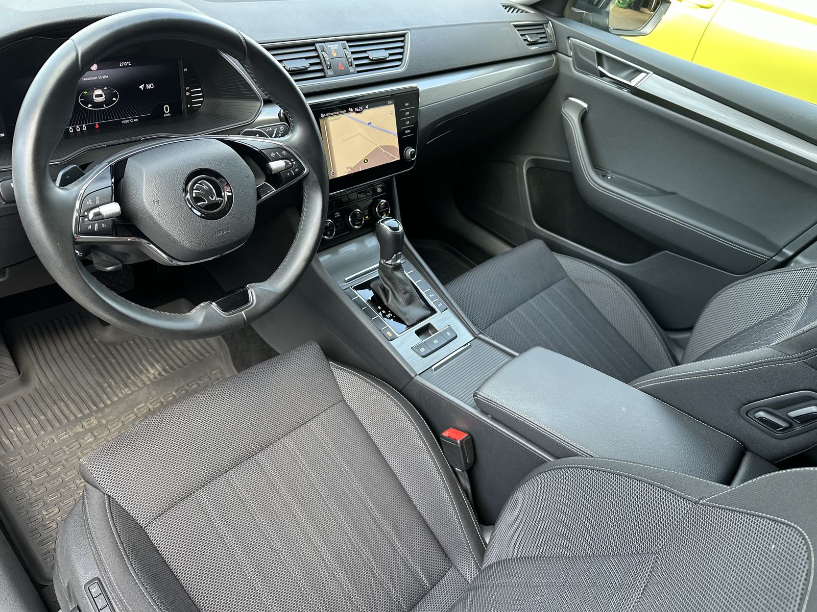 Fahrzeugabbildung SKODA Superb 2.0 TDI DSG Style NAV+MATRIX+AHK+ACC+VC