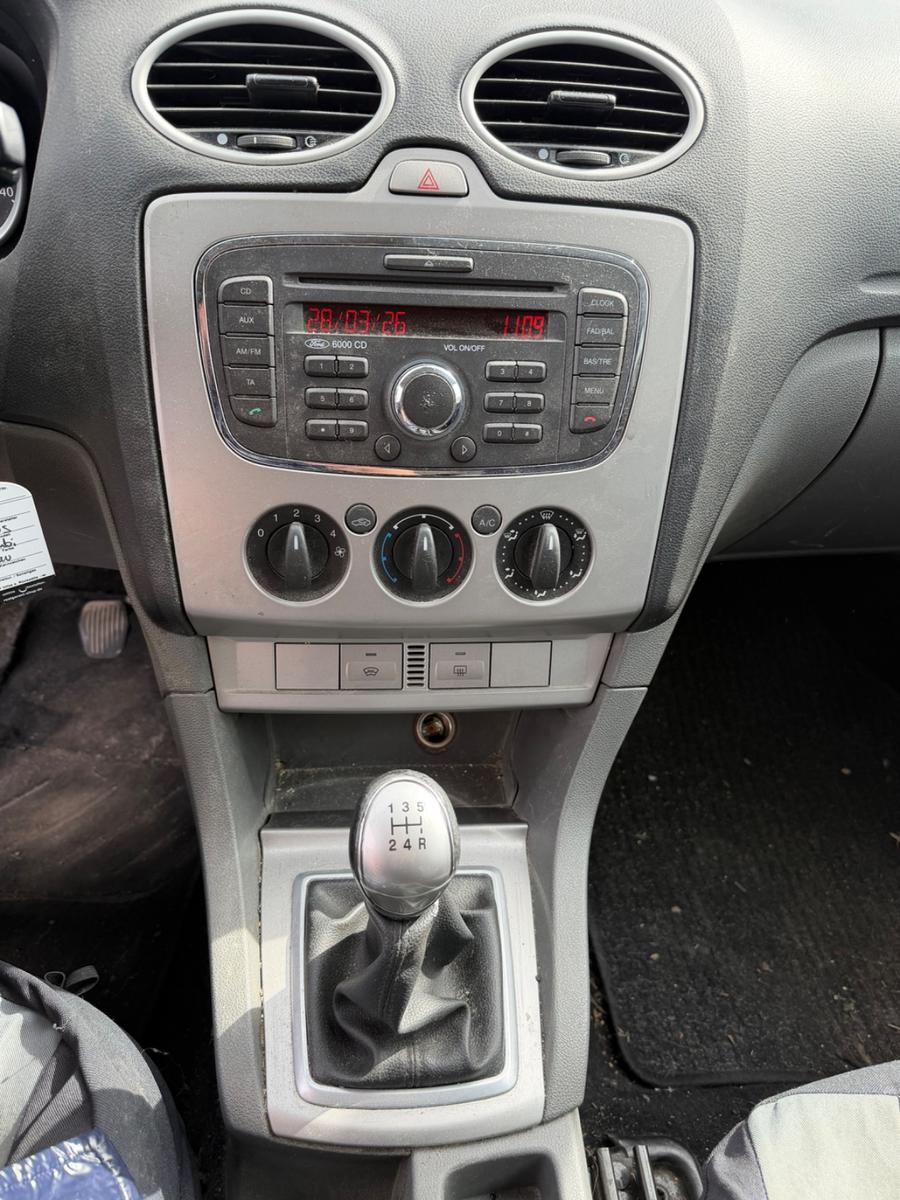 Ford Focus 2009 — photo 12