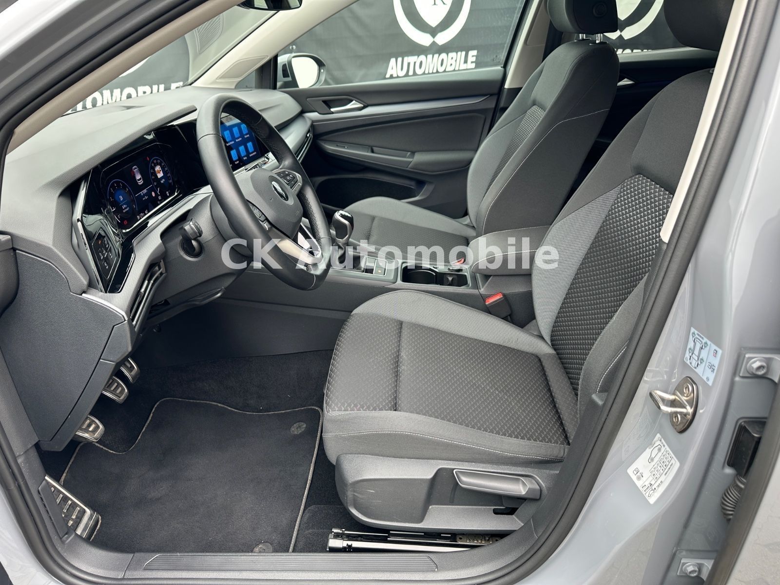 Fahrzeugabbildung Volkswagen Golf VIII Lim. Active 1.5 TSI/Navi/LED/ACC/PDC