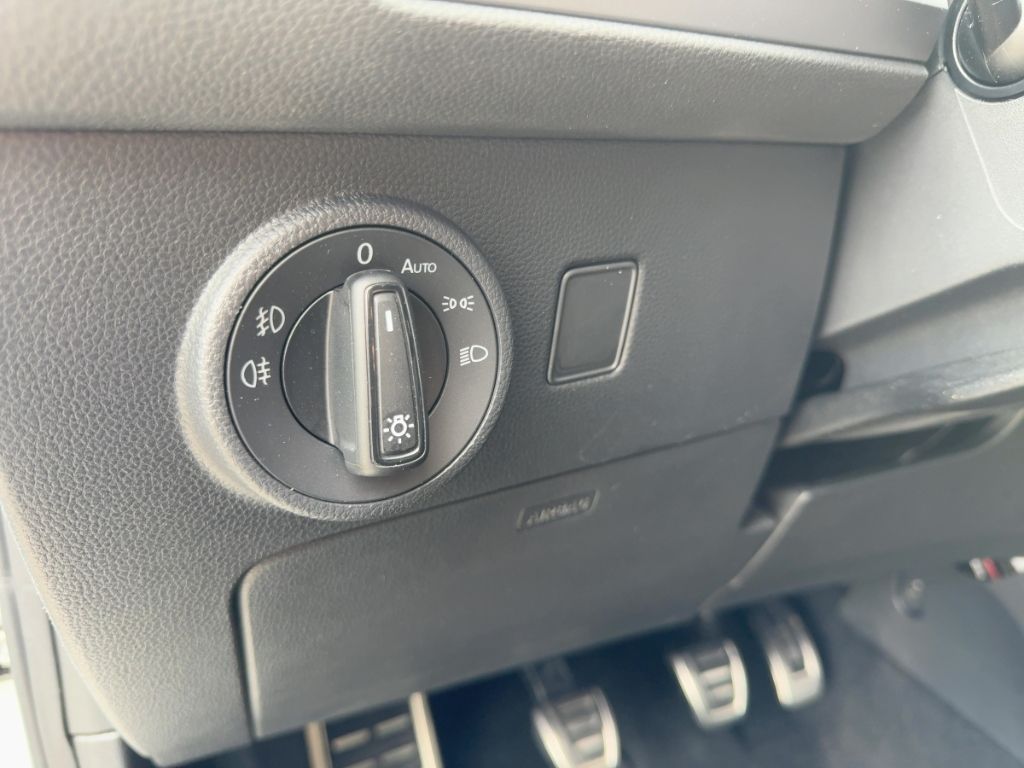 Fahrzeugabbildung SEAT Ateca FR, ACC, AHK, SHZ, RFK, PDC, NAVI, Apple C