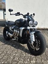 Triumph Rocket 3 R mit seitlichem Kennzeichenhalter - TRIUMPH ROCKET 3