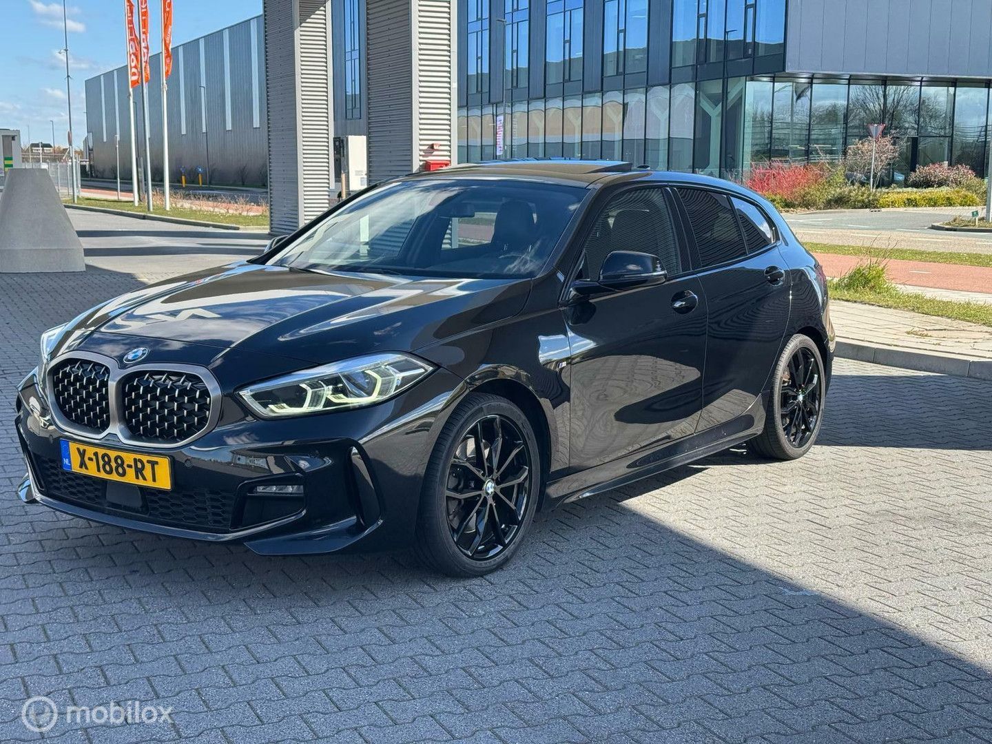 BMW 1-serie 120d xDrive High Executive MOTOR DAMAGE imagem 2