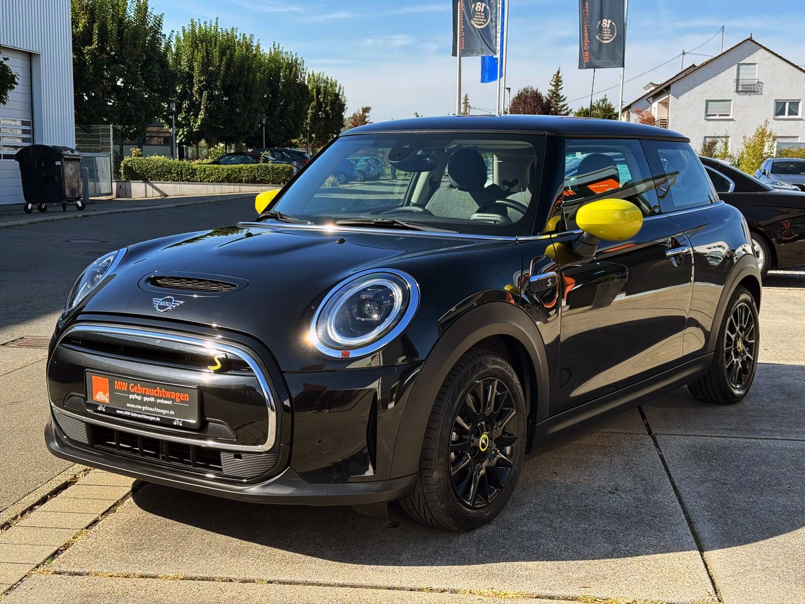 Fahrzeugabbildung MINI COOPER SE Classic-Trim KAM PDC SHZ TEMP NAV ALU