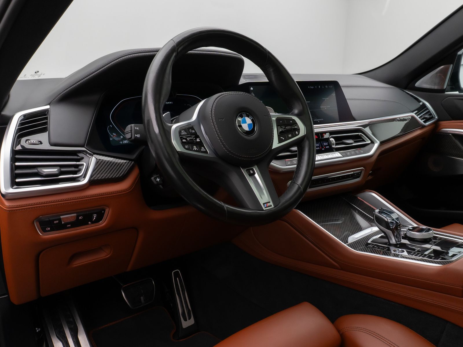 Fahrzeugabbildung BMW X6 M50i Panorama Laser 360°HUD DAB B&W AHK 22"