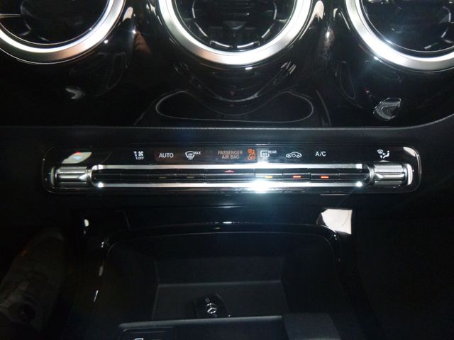 Fahrzeugabbildung Mercedes-Benz CLA 200 d Shooting Brake >AUT/NAVI/SHZ/PDC<