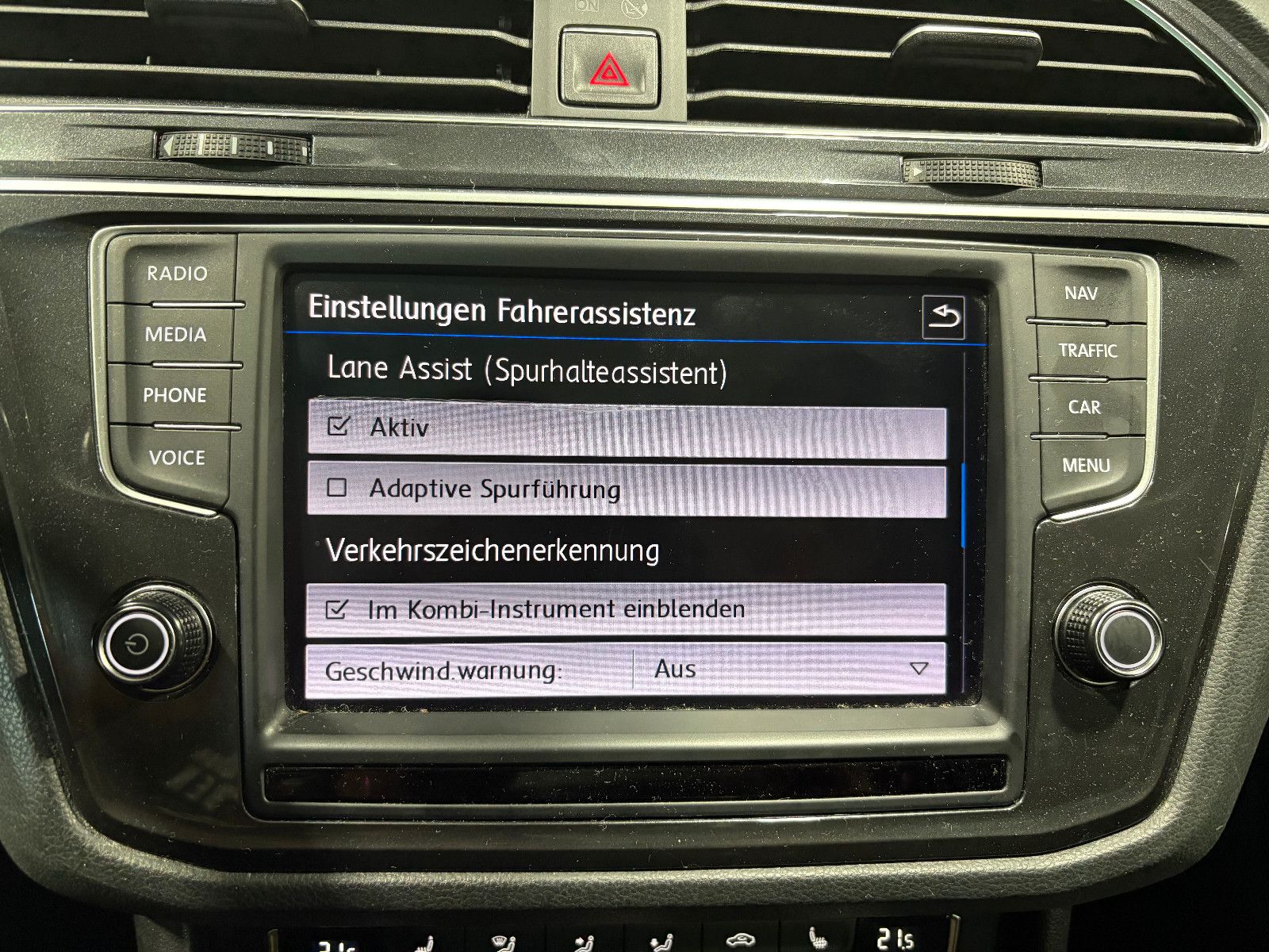 Fahrzeugabbildung Volkswagen Tiguan Highline BMT/4Motion/PANO/ACC/KAMERA/NAVI
