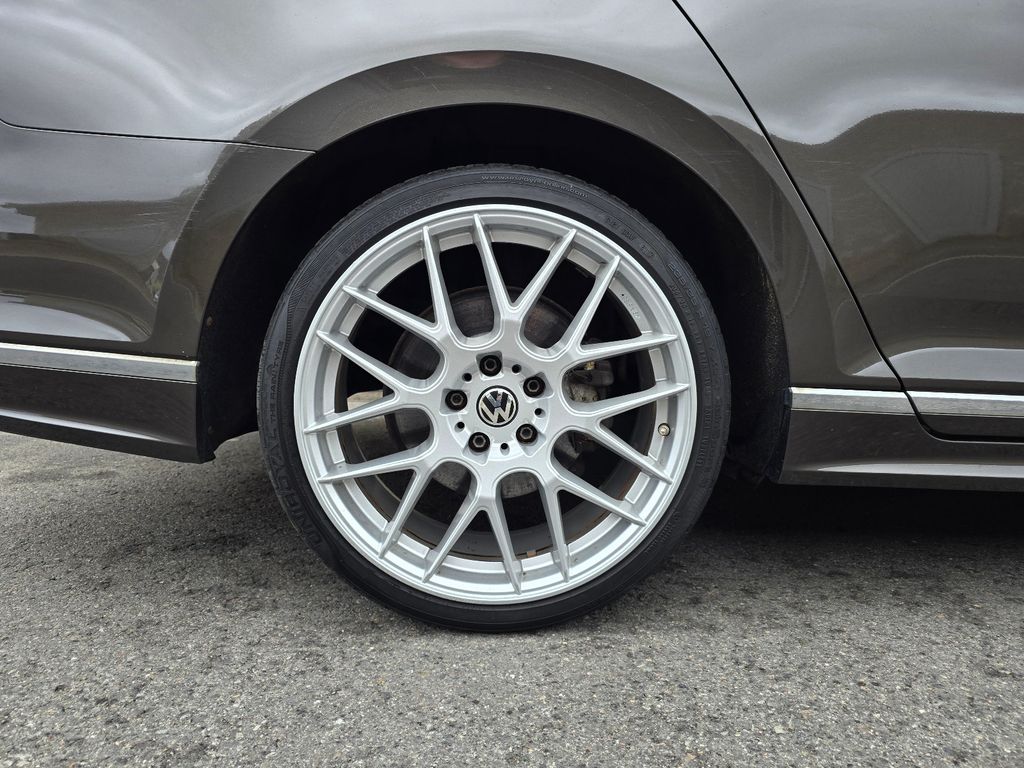 VW Passat Variant R-Line 2.0TDI 150PS DSG Pano DAB VW Passat Variant R-Line 2.0TDI 150PS DSG Pano DAB