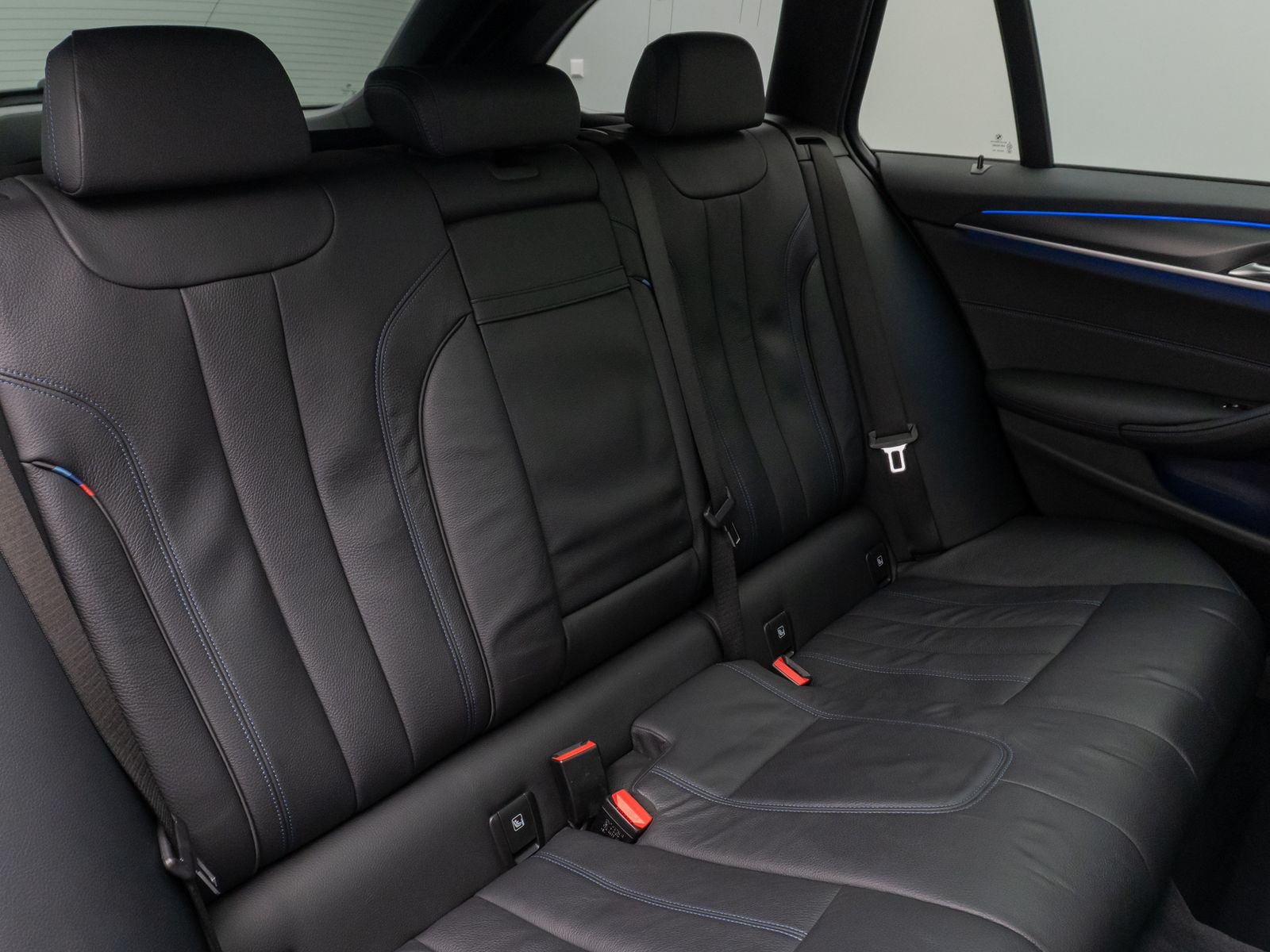 Fahrzeugabbildung BMW 540d xD M Sport Panorama DAB B&W Fernlichtassist