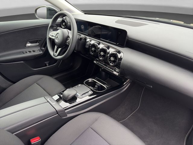 Fahrzeugabbildung Mercedes-Benz A 250 e Navi+MBUX+Spur+CarPlay+DAB
