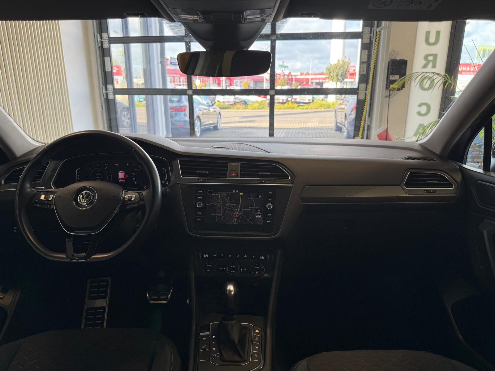 Fahrzeugabbildung Volkswagen Tiguan Allspace IQ.DRIVE/1. Hand / Navi /Digital